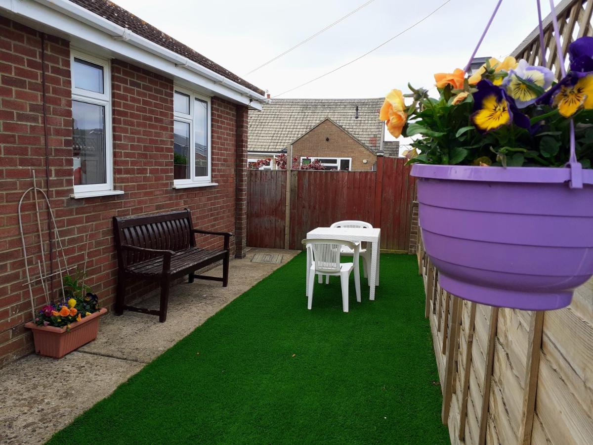 Safe Haven 1 Bed Bungalow Peacehaven Room photo